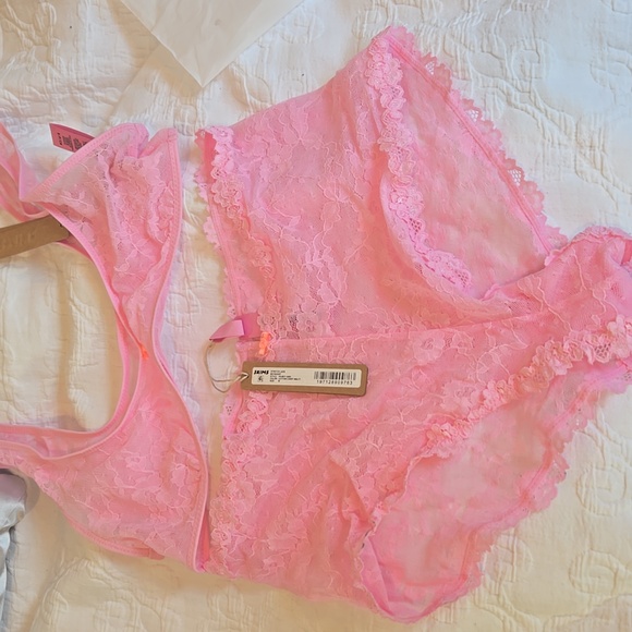 SKIMS stretch lace set - Picture 4 of 6
